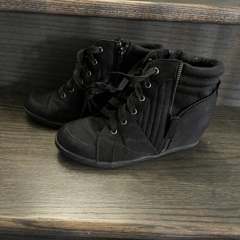 Justice black girls runners sz 4 EUC worn twice